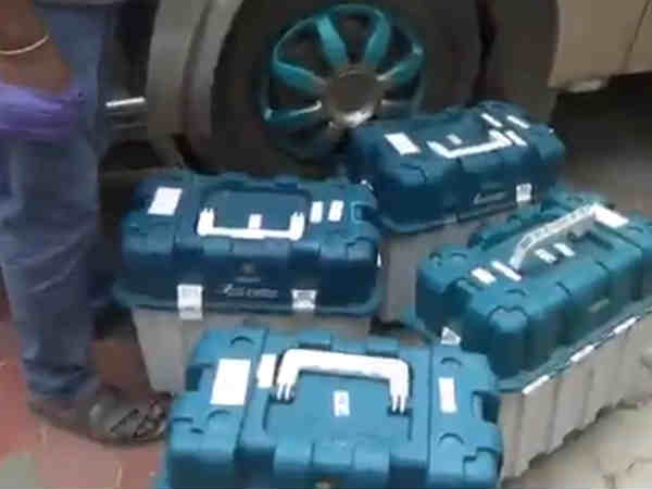 மாசி வீதிகளில் வாக்குச்சாவடி