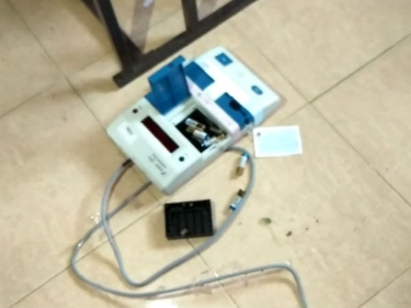 தூக்கி போட்டு உடைத்தார்