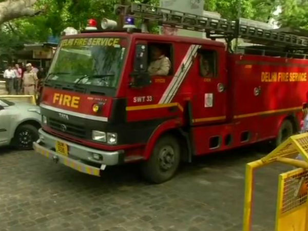 Fire broke out at New Delhi Shastri Bhawan on Tuesday afternoon Fire broke out at New Delhi Shastri Bhawan on Tuesday afternoon