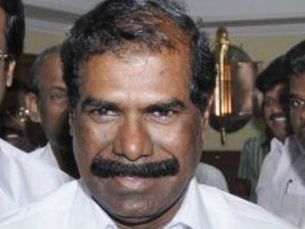 மோதலை மூட்டுகிறார்