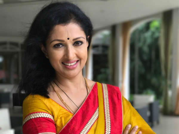 Gauthami pays tribute to Mahendran Gauthami pays tribute to Mahendran