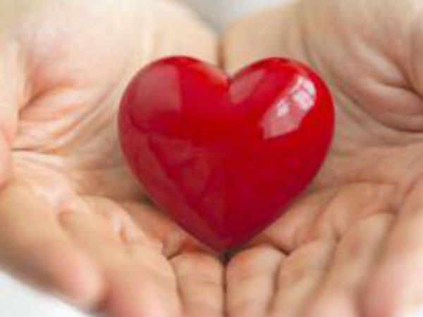 April 4: First artificial heart transplantation held this day April 4: First artificial heart transplantation held this day