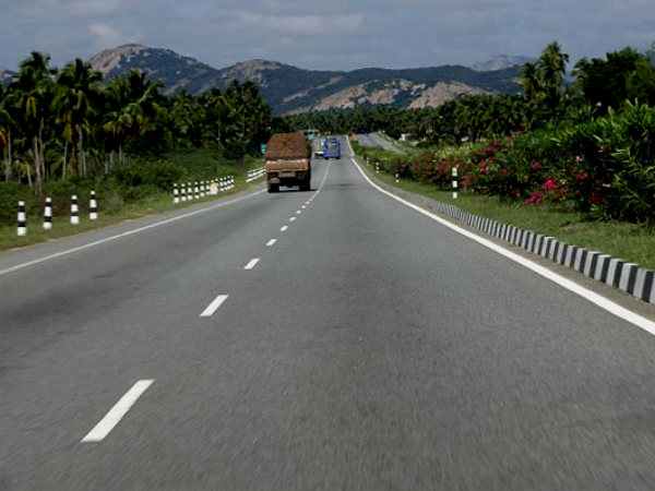 சாலைக்கு எதிராக வழக்கு