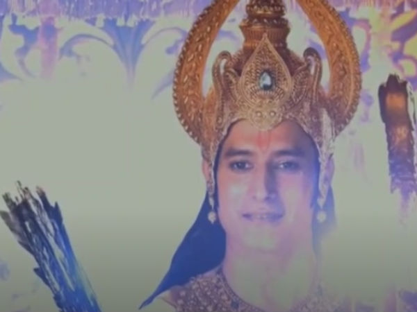 ஸ்ரீ ராமரின் கையில்