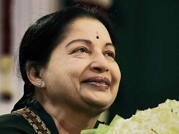 ஜூஸ் குடித்த ஜெயலலிதா