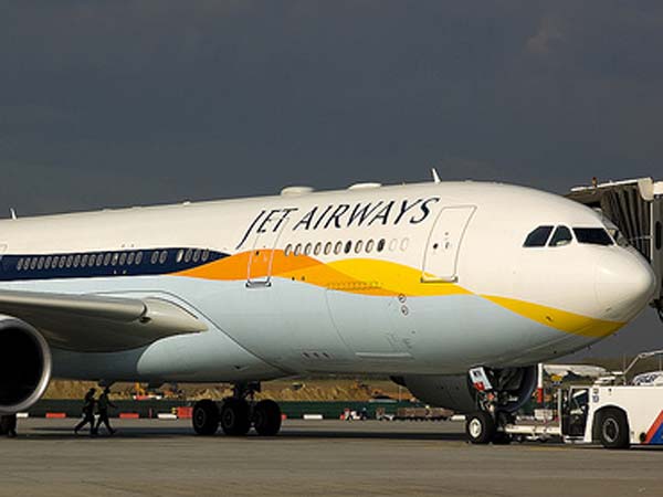 Jet Airways Pilots decided to stop flying from midnight Jet Airways Pilots decided to stop flying from midnight