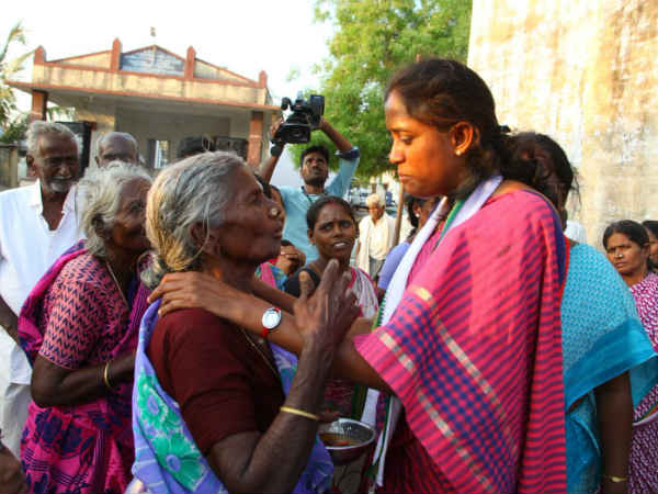 ஆரத்தழுவி முத்தம்