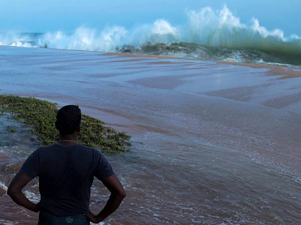 Furious Sea in Kanyakumari, Fishermens fear Furious Sea in Kanyakumari, Fishermens fear
