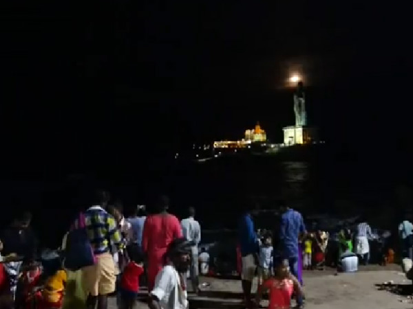 Tourists gathered In Kumari For Chithirai full moon Tourists gathered In Kumari For Chithirai full moon