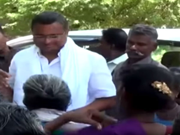 25 பெண்கள் ஆரத்தி
