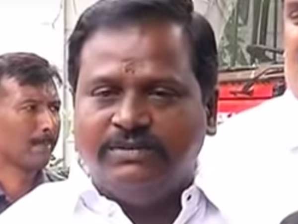 தொலைபேசியில் பேச்சு