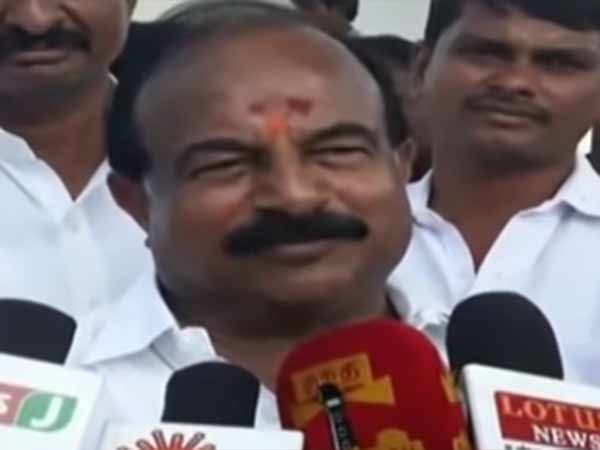 தவறை திருத்திக் கொண்ட அமைச்சர்