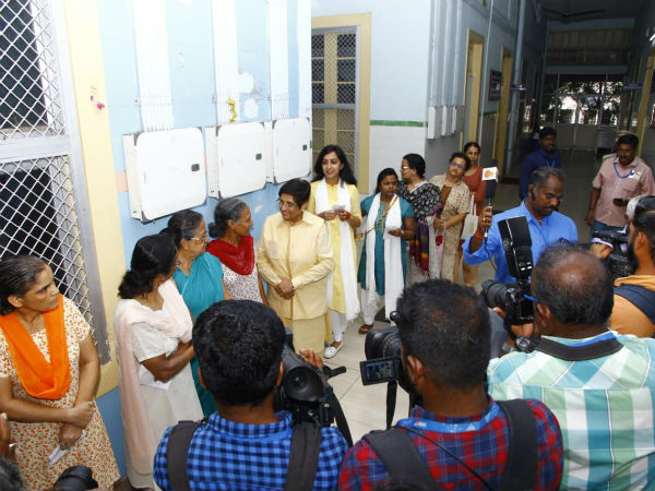 Polling goes in full swing in Puducherry Polling goes in full swing in Puducherry