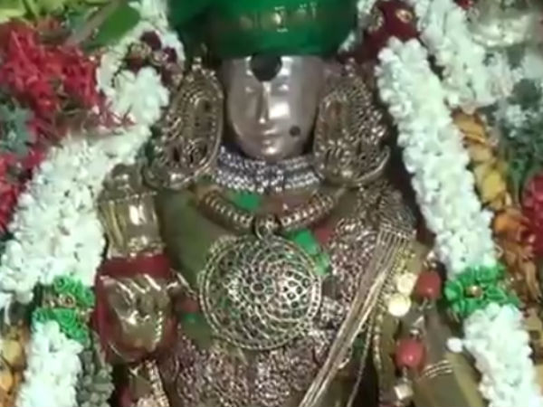 Pattabhishekam for Meenakshi Amman; Thousands of devotees worship Pattabhishekam for Meenakshi Amman; Thousands of devotees worship