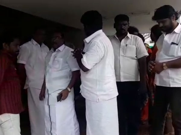 அதிமுக பிரமுகர் மீது புகார்