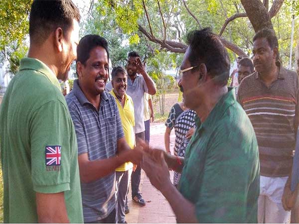 Markxist Communist candidate Venkatesan asks vote from Sellur Raju in Madurai Markxist Communist candidate Venkatesan asks vote from Sellur Raju in Madurai