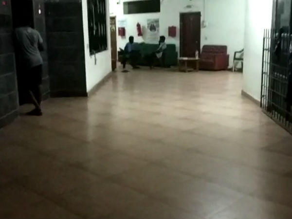 வேட்பாளர் வீடுகளில் சோதனை