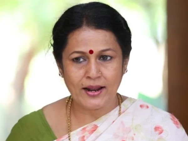 Thamarai struggles with two mother in laws Thamarai struggles with two mother in laws