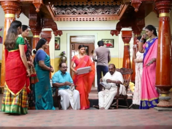 Thamarai struggles with two mother in laws Thamarai struggles with two mother in laws