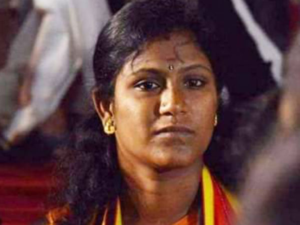 வேகமாக அடிக்கிறார்
