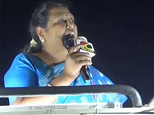 விலகினார்கள்