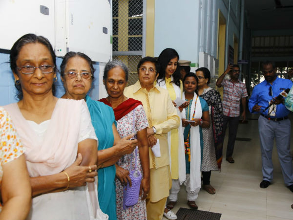 Polling goes in full swing in Puducherry Polling goes in full swing in Puducherry