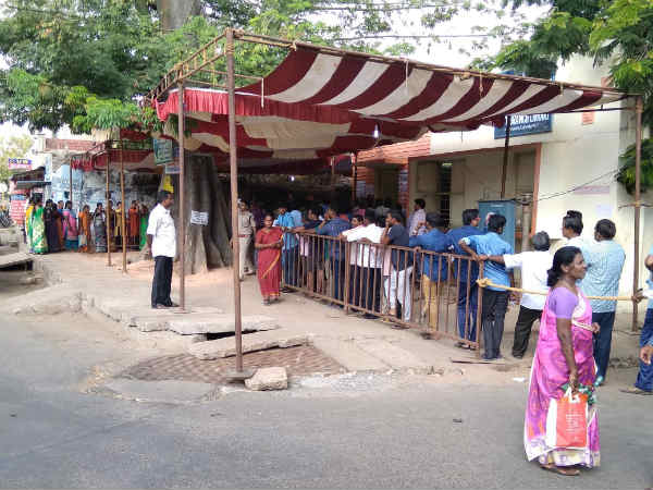 Polling goes in full swing in Puducherry Polling goes in full swing in Puducherry