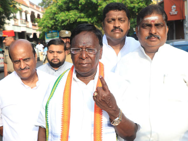 Polling goes in full swing in Puducherry Polling goes in full swing in Puducherry