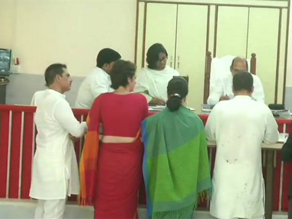 யார் உடன் இருந்தார்கள்