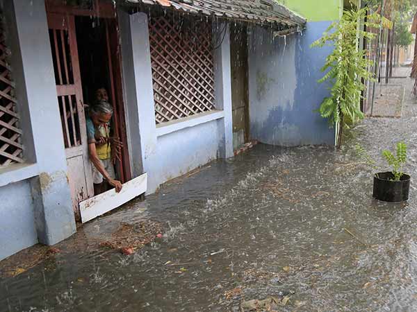 people of Tamil Nadu are happy ...relieved from heat by heavy pouring rain people of Tamil Nadu are happy ...relieved from heat by heavy pouring rain