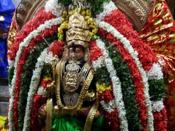 பல்லாயிரம் பக்தர்கள்