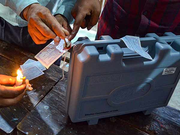 Removal of sealing of voting machines near Uttiramerur Removal of sealing of voting machines near Uttiramerur