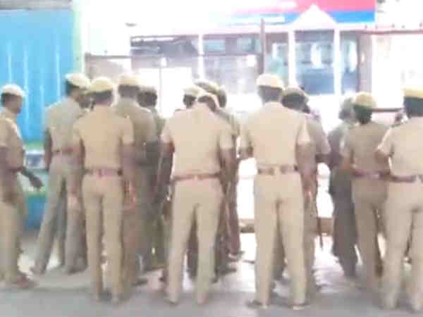 Security beefed up to Madurai Meenakshi amman temple Security beefed up to Madurai Meenakshi amman temple