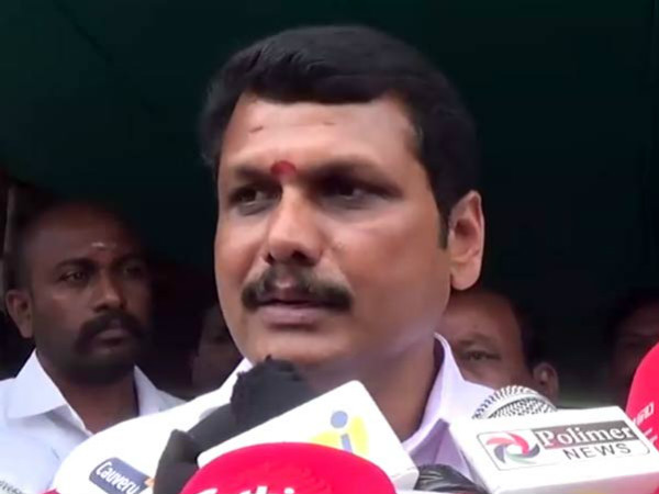அரசு அதிகாரிகள்