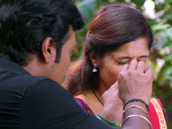 Muthuselvi tries for romance with Chinnavar Muthuselvi tries for romance with Chinnavar