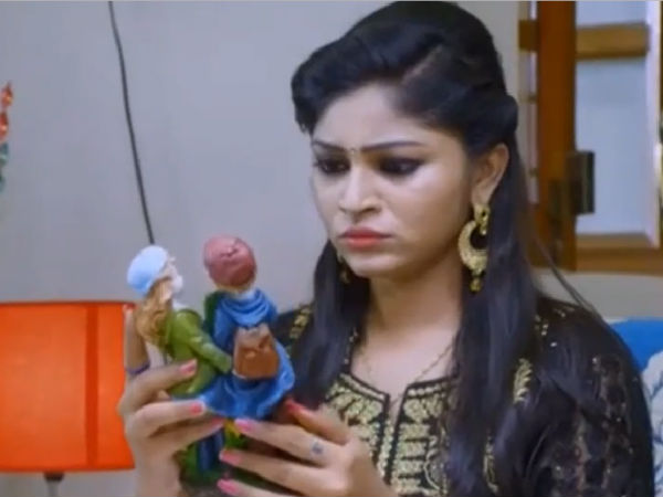 Younger sister breaks Akkas gift Younger sister breaks Akkas gift