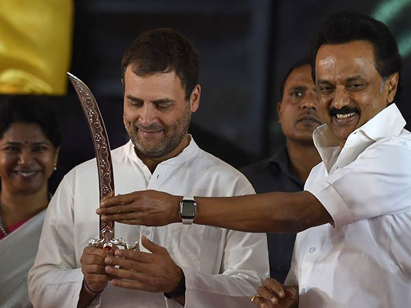 பொய் மூட்டைகள்