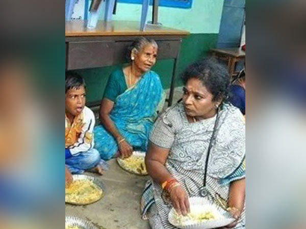 கையில் தட்டு