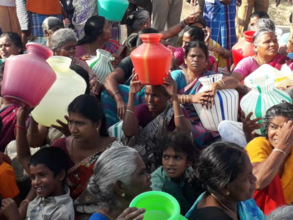 Hundreds of women protest in Theni Hundreds of women protest in Theni