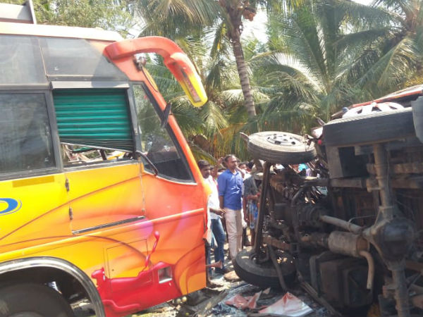 Tamil Nadu: 4 people killed, 18 people injured after 2 vehicles collided in Theni Tamil Nadu: 4 people killed, 18 people injured after 2 vehicles collided in Theni