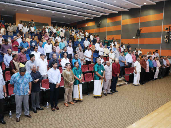 Former Jamalians arrange for Tamil Engal Uyarvukku Vaan programme in Singapore Former Jamalians arrange for Tamil Engal Uyarvukku Vaan programme in Singapore