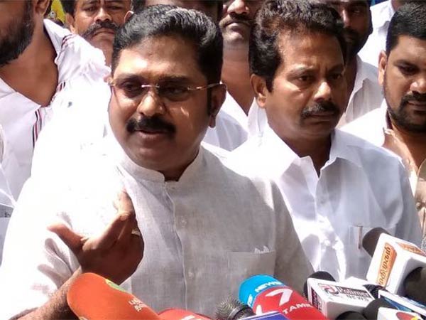 தினகரனிடம் புகார்