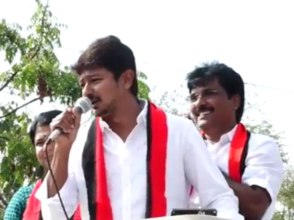 சசிகலா காலில்