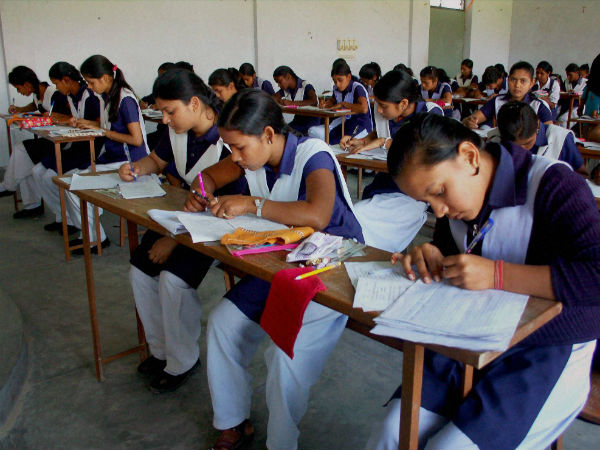 up 5 lakh students fail in hindi paper up 5 lakh students fail in hindi paper