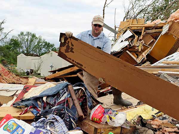 The US storm hit , Dead 5 people including 3 children The US storm hit , Dead 5 people including 3 children