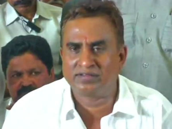 வேலுமணி மீது புகார்