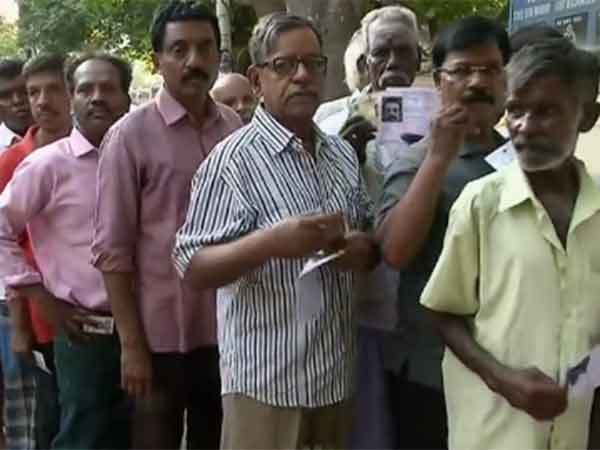 அமைதியாக நடைபெறுகிறது