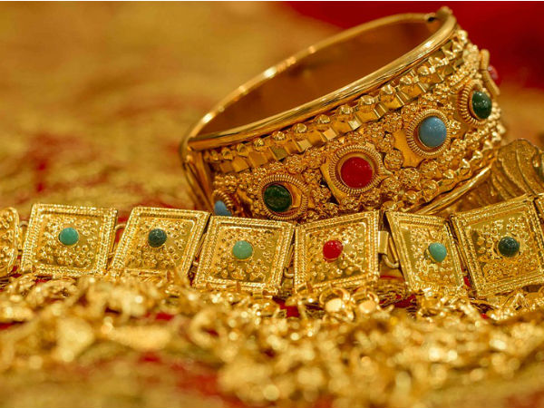 1,381 kg of gold confiscated by the flying force.. gave to Tirupathi Devasthanam 1,381 kg of gold confiscated by the flying force.. gave to Tirupathi Devasthanam