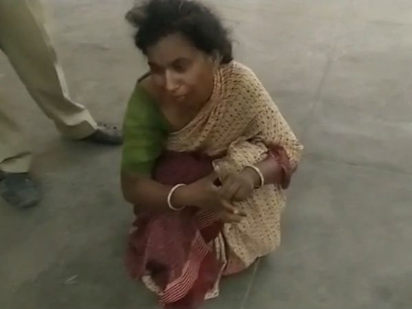 Public caught and hand over a women to police for she try to kidnap the children Public caught and hand over a women to police for she try to kidnap the children