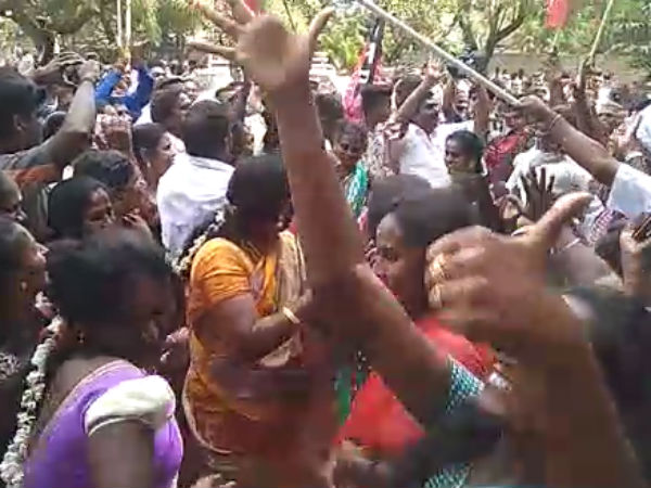 வெறிச்சோடியது
